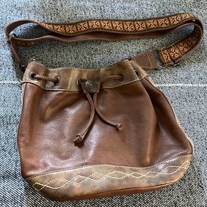 Blazin Roxy Bucket Bag w/conceal carry